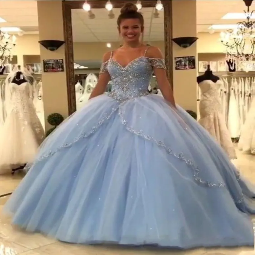 Vestido de esfera azul -céu claro Quinceanera vestidos mangas de capitão de espaguete de batalha de miçanga para a festa de baile de criação para festas para doces 16 meninas