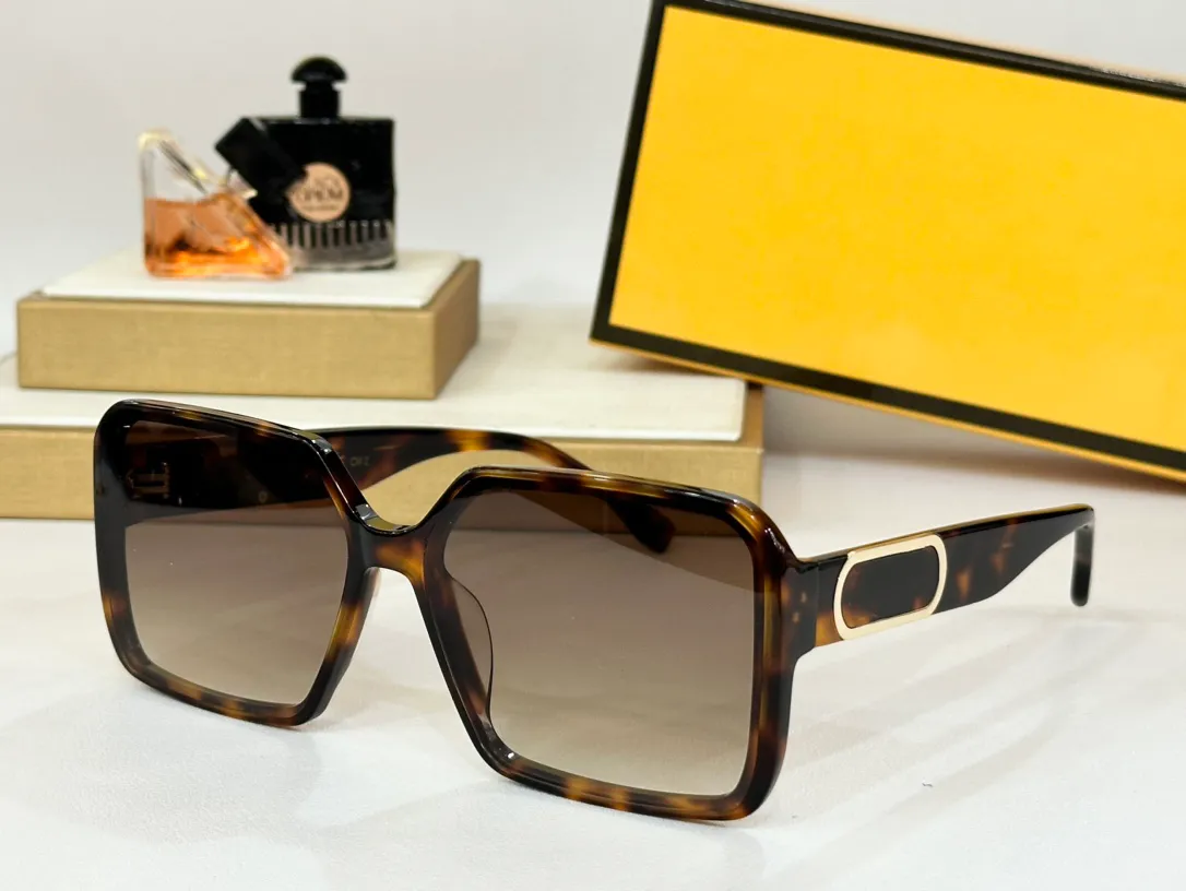 Designer occhiali da sole per uomini donne 0629 Summer Fashion Square Avant-Garde Uv400 Goggles in stile Anti-ultravioletto popolarità acetato Acetato Full Full Teaces Random Box
