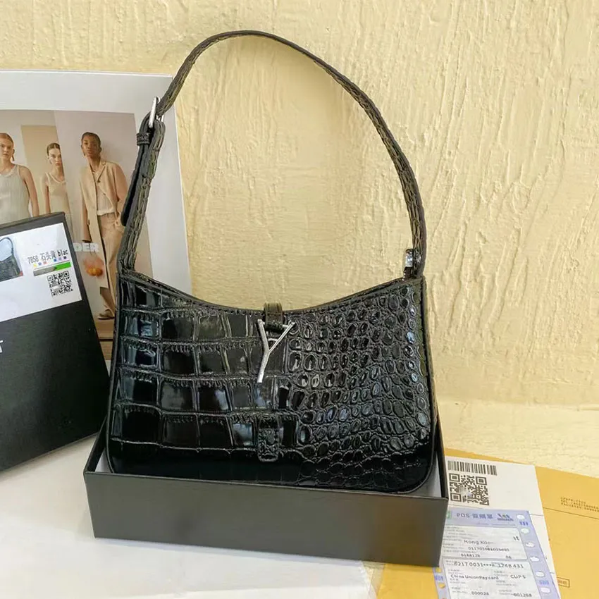 Hobo Crocodile Leather Underarm Bag Luxury Designer Bag Axelväskor Fashion Purses Designer Kvinna Handväska Half Moon Bag