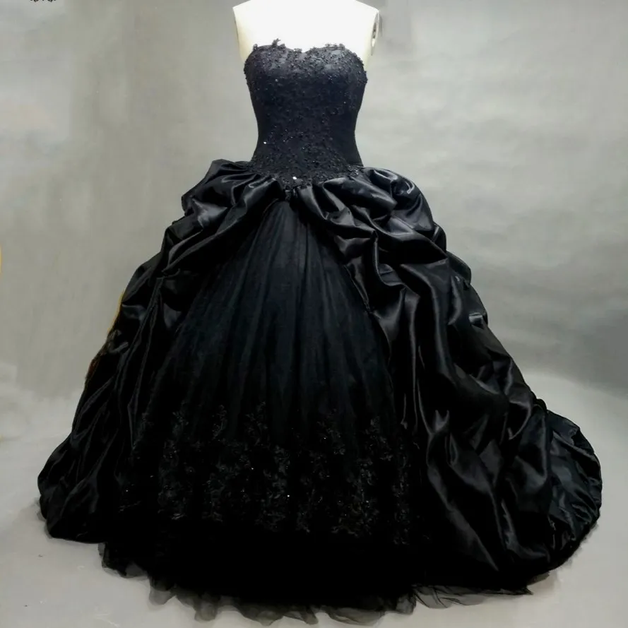 Bollklänning Princess Gothic Black Wedding Dresses Sweetheart Beaded Applices Taffeta Bridal Dress Robe de Mariee Manche Longue 261U