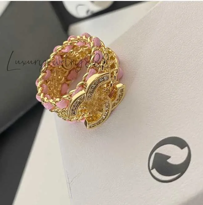 Anneau de créateur Luxury Brand Lettres Anneaux Gold plaqué en cuivre Copper Open Bands Anneau Crystal Ring pour femmes