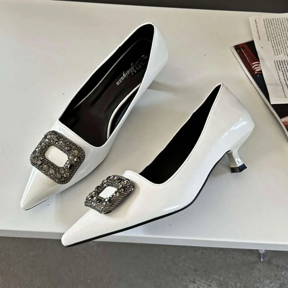 Square Buckle Rhinestone puntige teenpompen Sandalen comfortabele slanke designer schoen Black Elegant Low Heel Office vrouwen schoenen