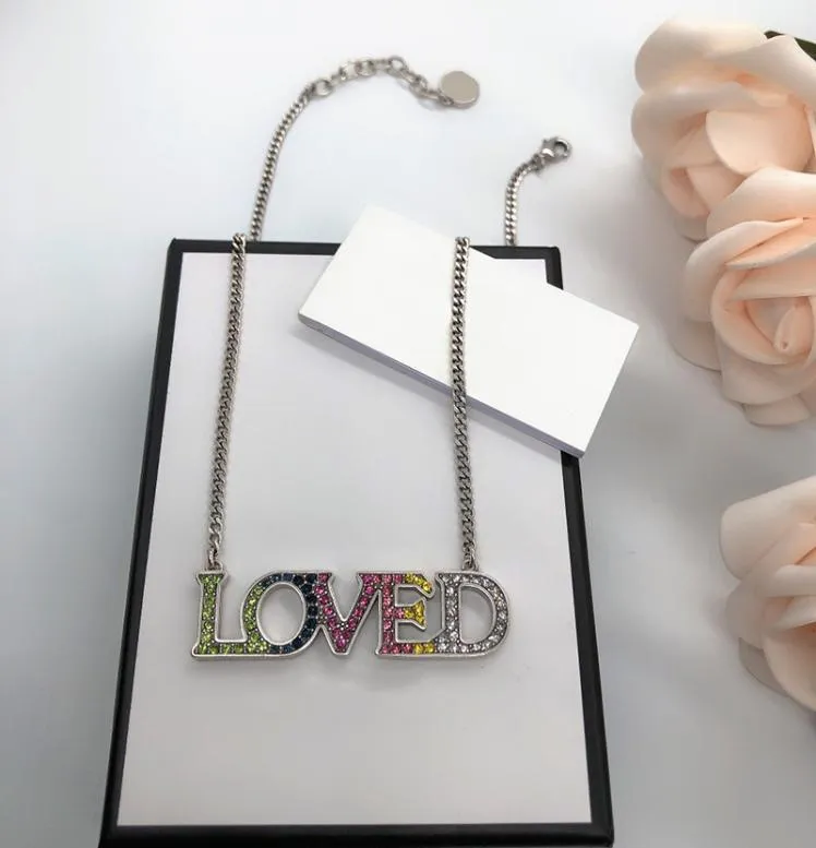 Designer Chain Valentines Day Gift Necklace Womens Populära kedjor Alla matcher temperament Män och kvinnor par halsband D22110807JX8397968