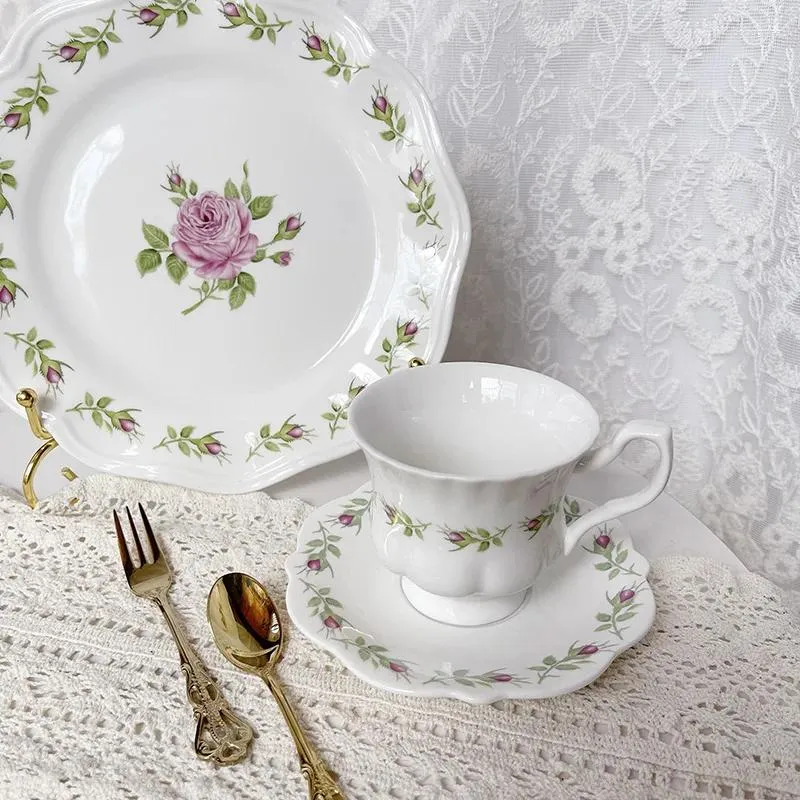 Cups Saucers Keramikbecher und Untertassen -Set Vintage Rose Kaffee Nachmittag Tee Snack Steak Platte Home Party Tischware Küche Vorräte