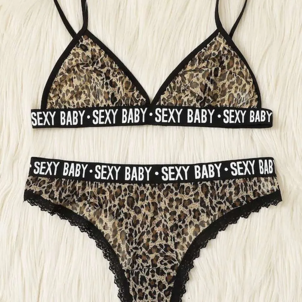 Leuke lingerie met sexy luipaardprint perspectiefletters, leuke set