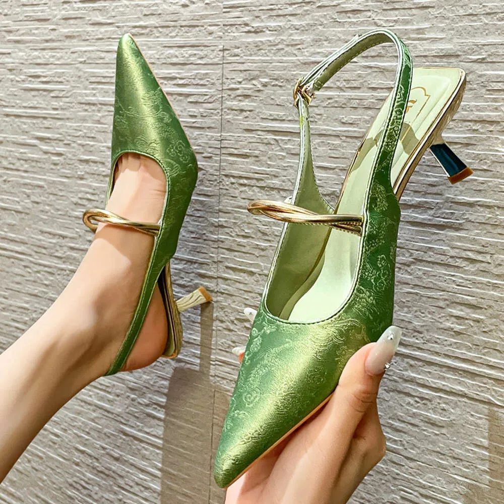 Satin pointu à bout haut talons créateurs de mode sandaux de fesse de fusil vert chaussures de robe de fête de gree muller pompes femmes