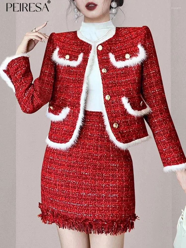 Arbetsklänningar Peiresa 2024 Autumn Winter Red Tweed 2 Piece Set Women Outfit Color Block Hairy Patchwork Jacket Stock mini kjol kostym kvinna