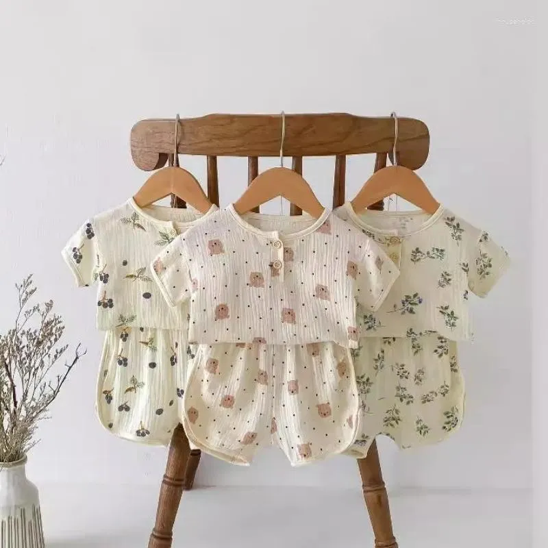 Kleidungssets 22229 koreanischer Baby Pyjamas Anzug Sommerkleidung 2024 süße Kurzarmjungen-Baumwoll-gedruckte T-Shirt-Hose zweiteilige Set