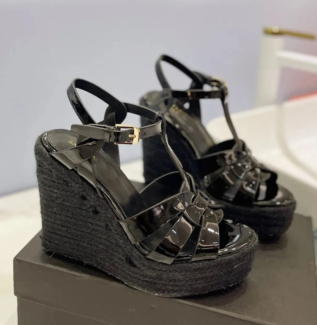 Comfort quotidien Walking Femmes Hommage Sandales Chaussures en cuir breveté Espadrilles Woven Corde Tende tressée Tressined Lady Wholesale Footwear EU35-43