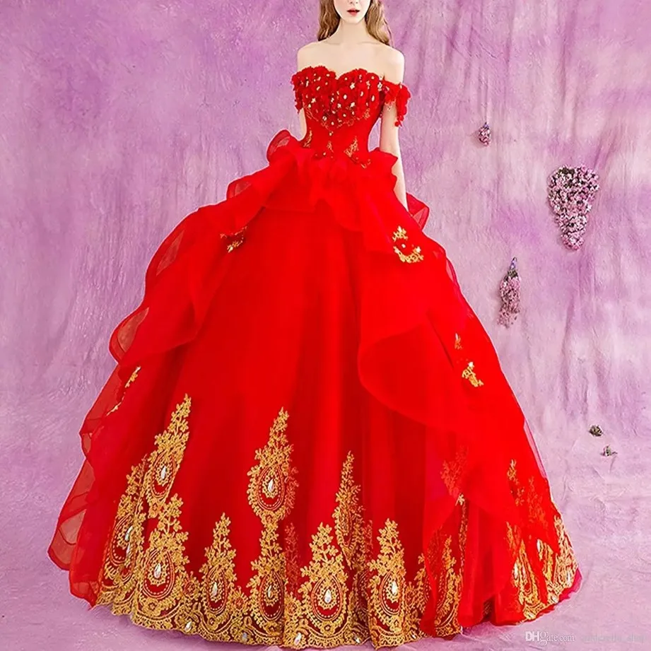 Robes de quinceanera Robe de balle rouge 2018 avec appliques en or au large du train de balayage 3D Fleur Ruffles Prom Party Robes pour Sweet 15 294F