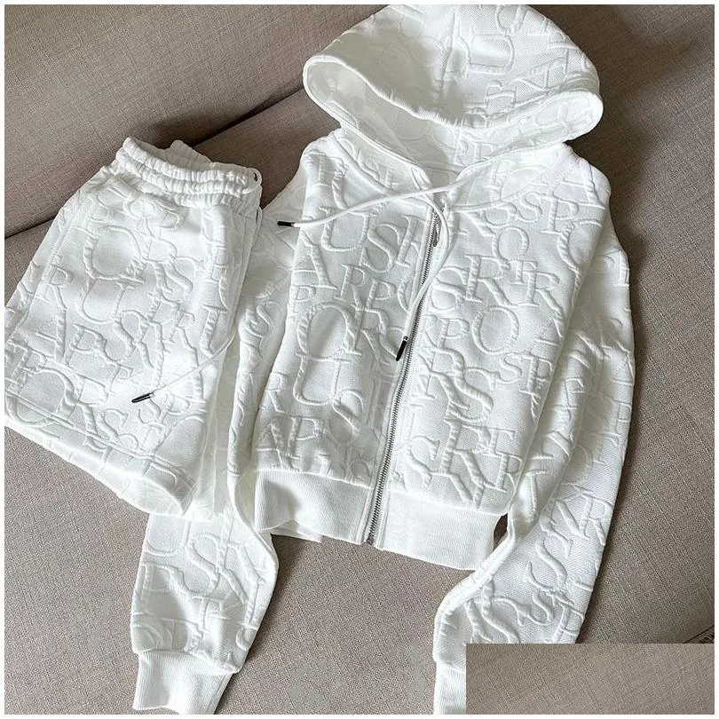 Women Tracksuits Tracksuit 2 -częściowy stroje wiosenne moda chuda z kapturem krótka kurtka i szorty dzianina Jacquard Designer Fall w otzft