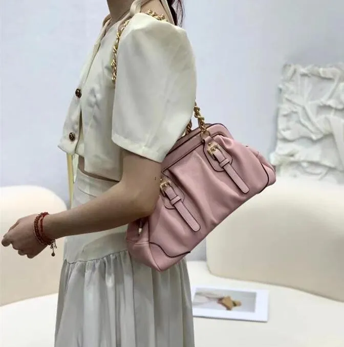 Summer Beach Raffias Designer Designer Stume da spalla Poscia Biancinetto White Bag Borse Borse Borse Weave Luxurys Bags Crossbody Uomini da rattan Borsa Rattan Frizione Travel Frive Fashion