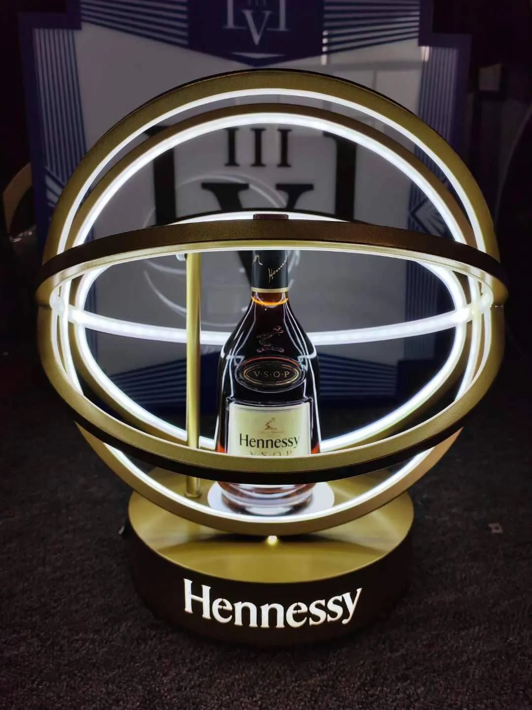 Hennessy Bottle Présentant LED Lighted Champagne Wine Box Box Cage Vodka Tequila Glorifier VIP Whisky Bottes Service Sign for Nightclub Bar Lounge Party Party