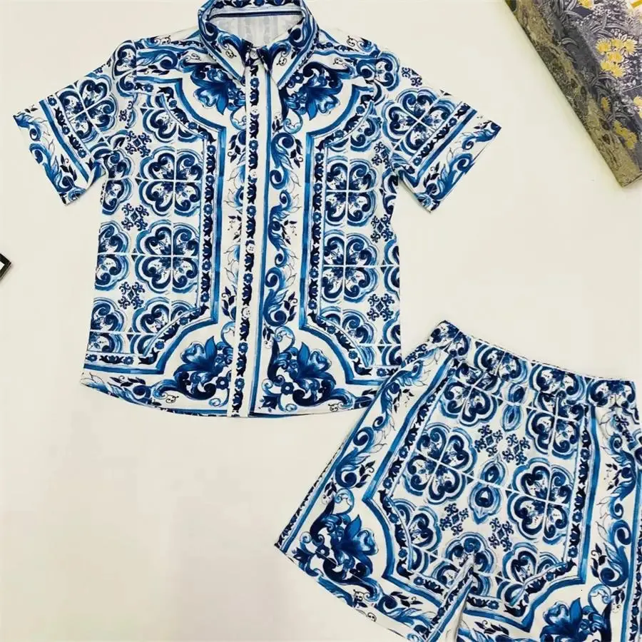 High end childrens clothing factory wholesale 2024 summer boy swim wear childrens sports shirt shorts 2pcs set blue flower 240511