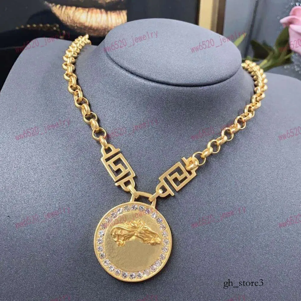 medusas 20 types of sutra Designer 18K gold necklace high quality Mythic Carved Portrait Zircon crystal enamel Neutral men women Gifts high quality 895