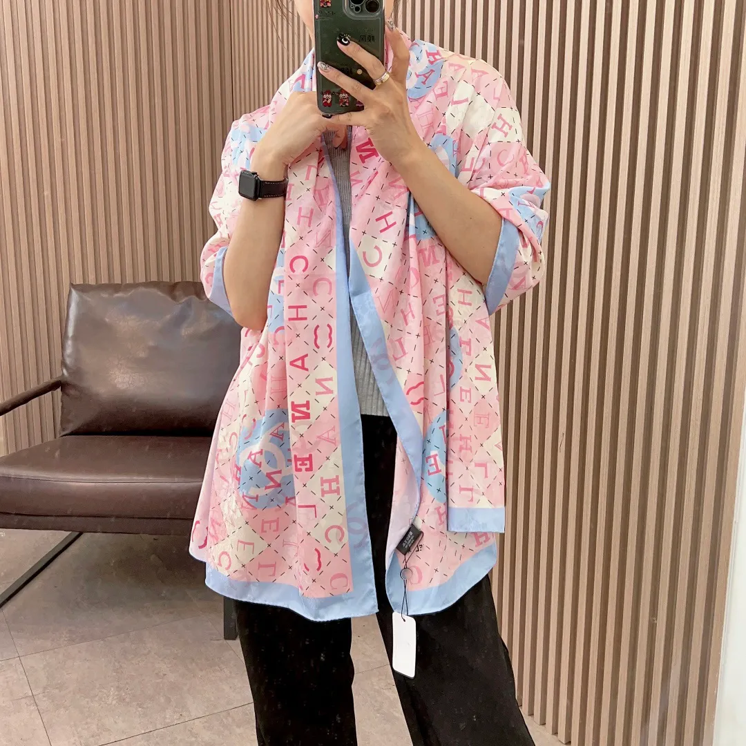Klassisk lyxig silkescarf för kvinnor Soft Print Designer Scarves Lady Fashion Long Shawl Wraps 180x70cm