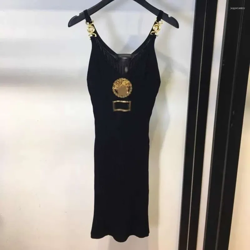 Casual jurken zomerjurk designer rok dames luxe sexy v-neck mouwloze metalen metalen gespen heup wrap