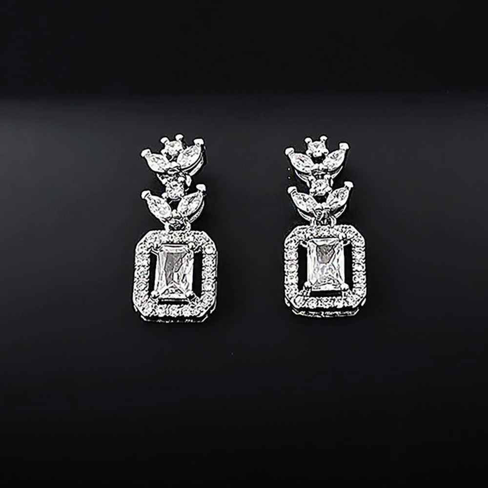 2024 Silberplattierter Luxusdesigner Doppelbrief Stud Ohrring Haken Geometrisch berühmte Frauen Diamant Anhänger Schmuck Earring Hochzeitsfeier Geschenk Schmuck Schmuck