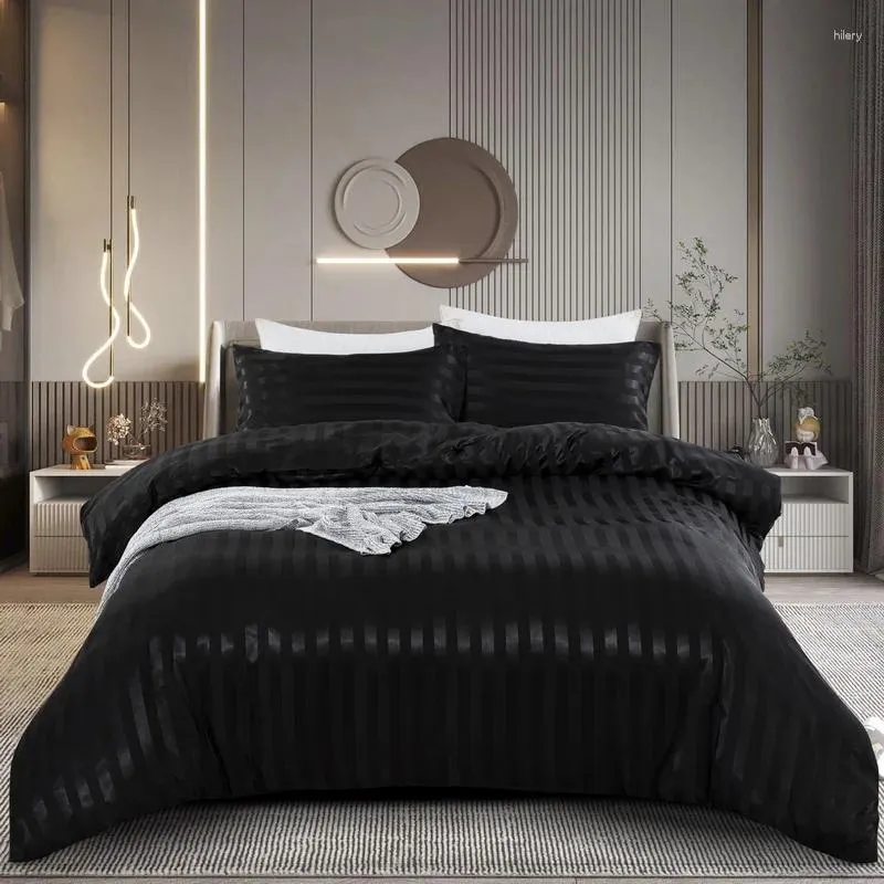 寝具セット3ピースサテンストライプ布団カバーセットジッパークロージャーピローケース付きの黒いストライプのような豪華な絹のようなシルキーケース