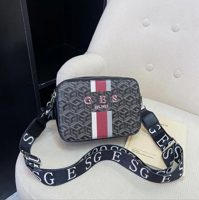 Ny en axel kvinnors väska kamera väska modebrev handhållna crossbody väskor wangwang898