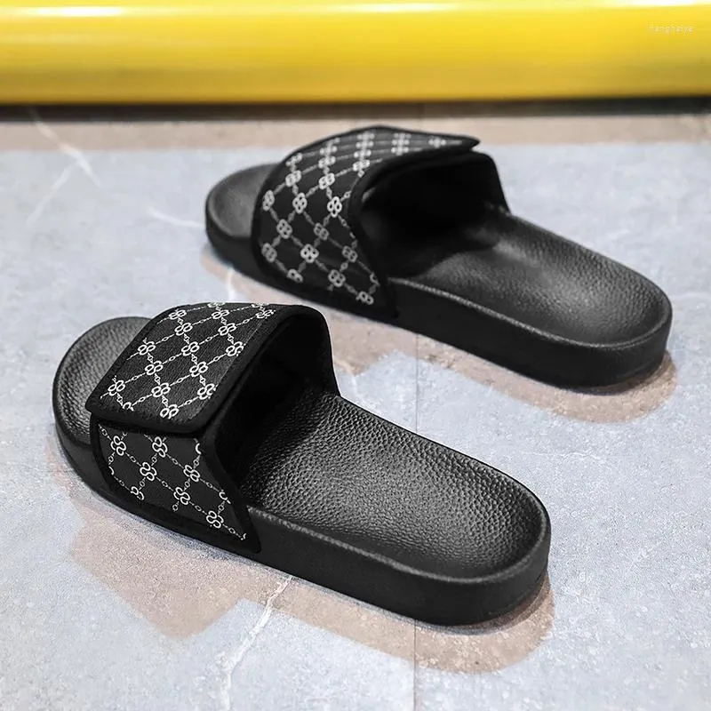 Chaussures décontractées Slippers pour hommes portés extérieurement à la mode de salle