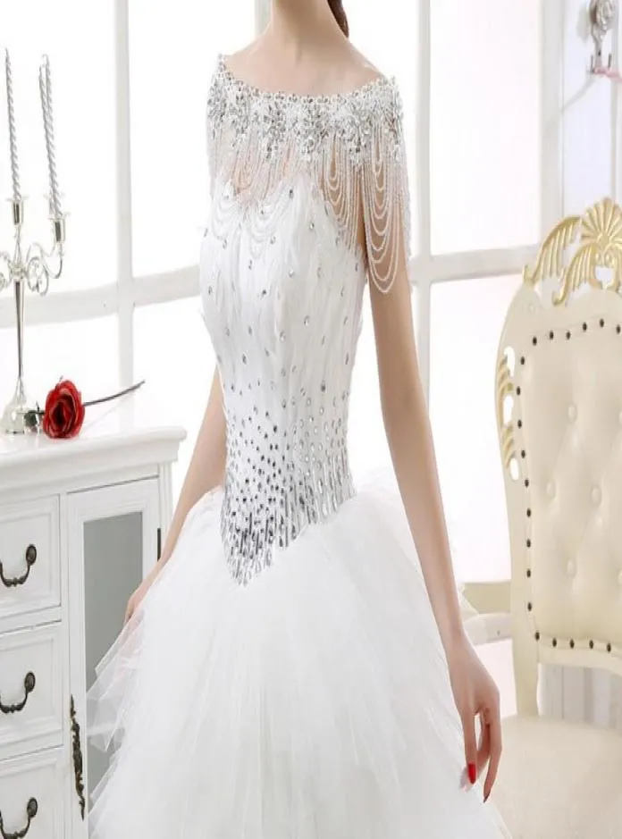 2017 Frappez une nouvelle robe de mariée populaire européenne et américaine de haute qualité The Bride Epaulets Costly Diamond Shaders Word Lace2408354