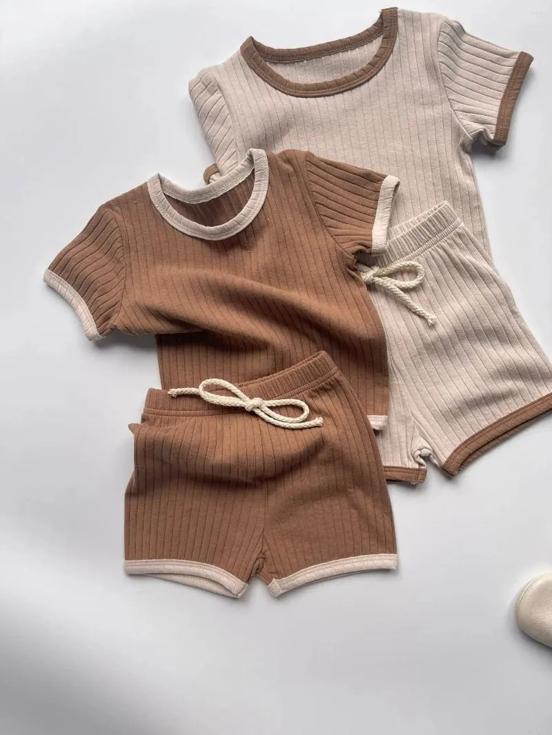 Vêtements Ensembles d'été bébé à manches courtes à manches décontractées.