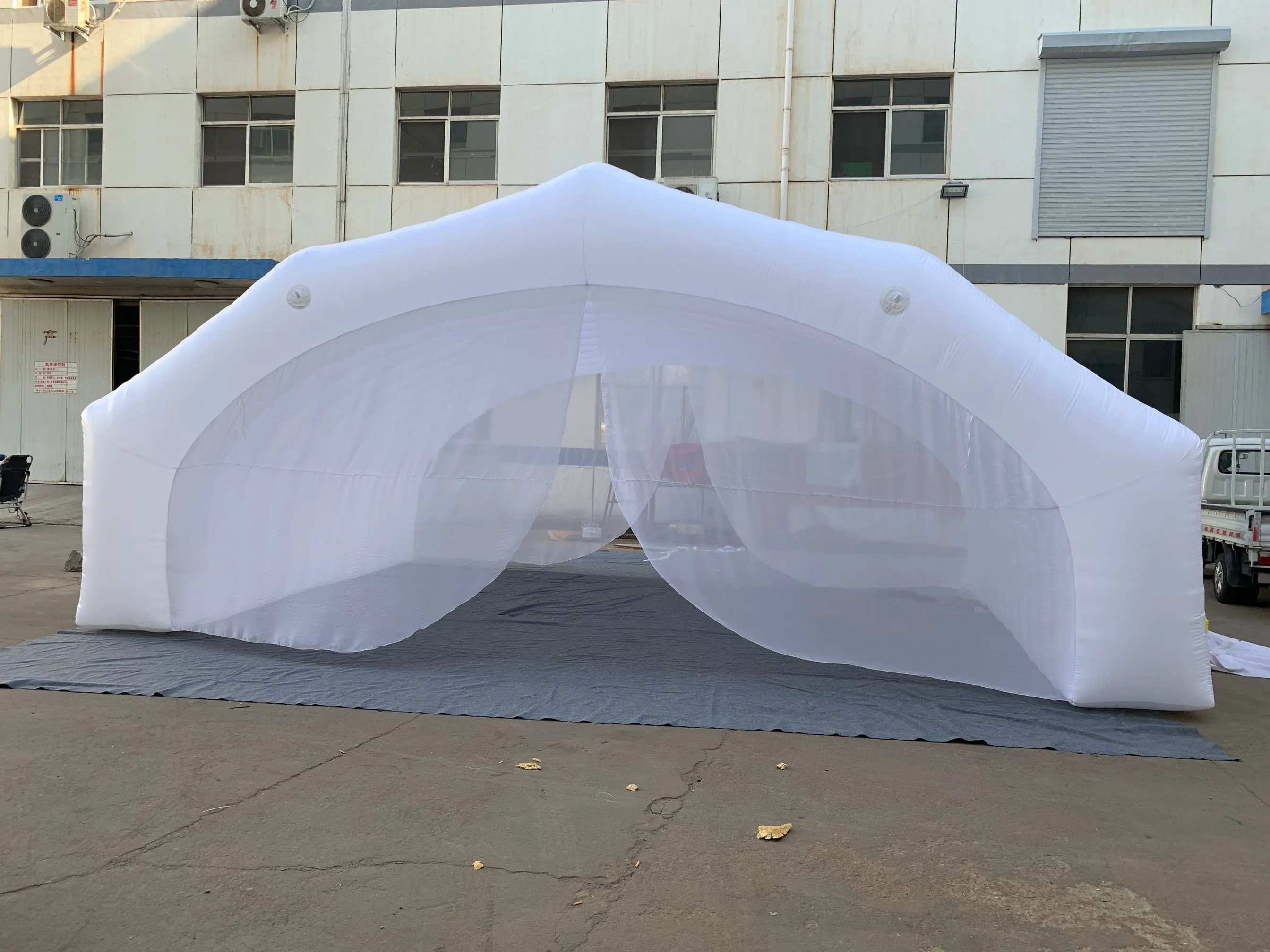 Cadre de tente publicitaire gonflable extérieur tunnel de tente blanche avec rideau pour l'adv fait 10 mlx8mwx5mh (33x26x16.5ft)