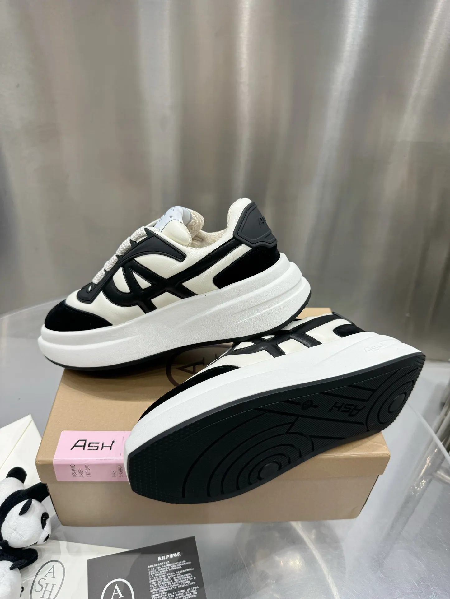 New beautiful model womens and mens new designer luxury Sneaker Casual designer sneakers shoes high quality womens and Mens EU SIZE 35 45 Shoes