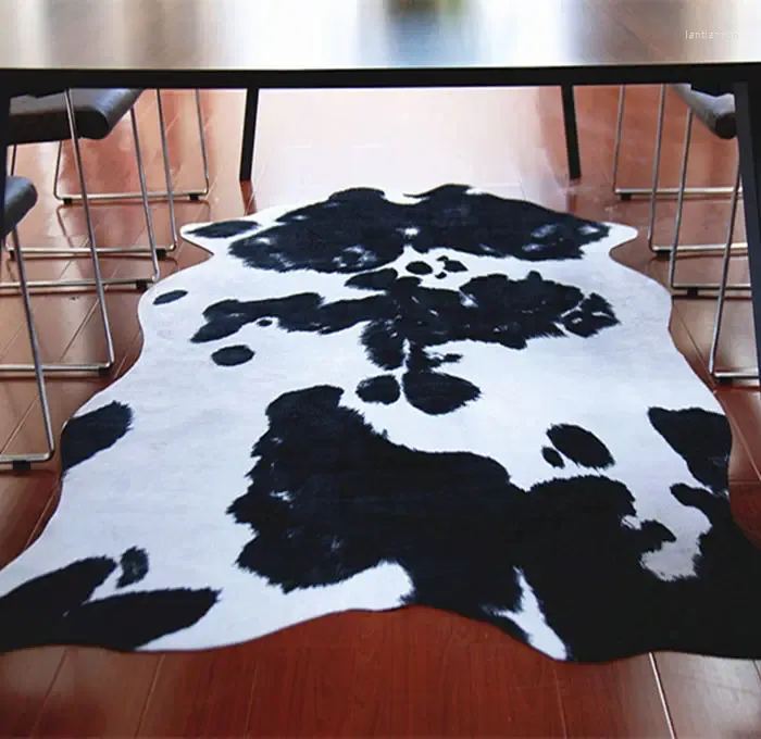 カーペット黒と白の模倣牛革牛パターンカーペットエルベッドルームベッドサイドリビングルーム床マット