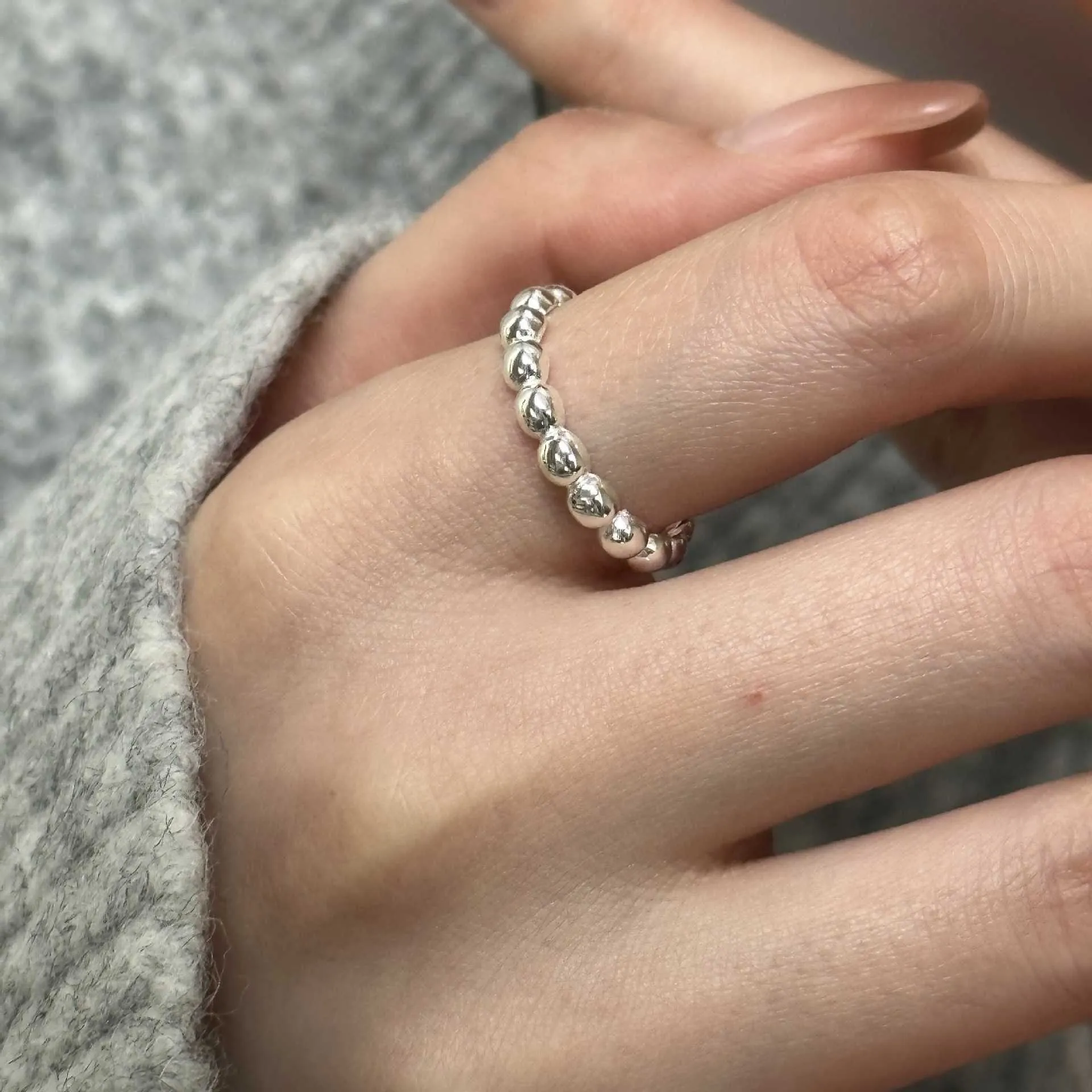 Rings populares de designer famoso para os amantes redondo anel de contas Pure Silver brilhante design simples e elegante com vanly comum