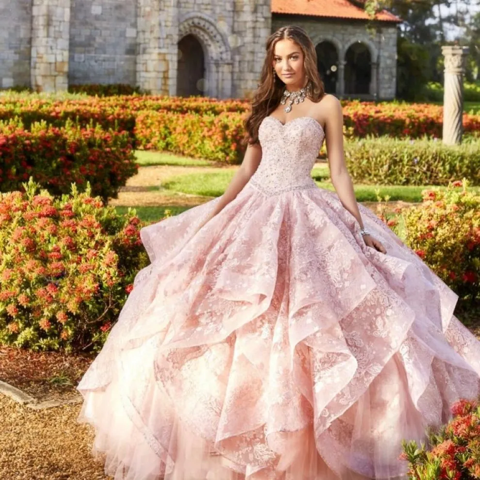 Robe de bal perlée en dentelle de dentelle quinceanera cristaux de cou chérie Crystaux de bal Robes en régime