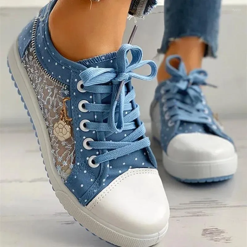 Lässige Schuhe Frauen Mode Sommerausschnitte Spitze Canvas Hollow atmable Plattform flache Frau Sneaker