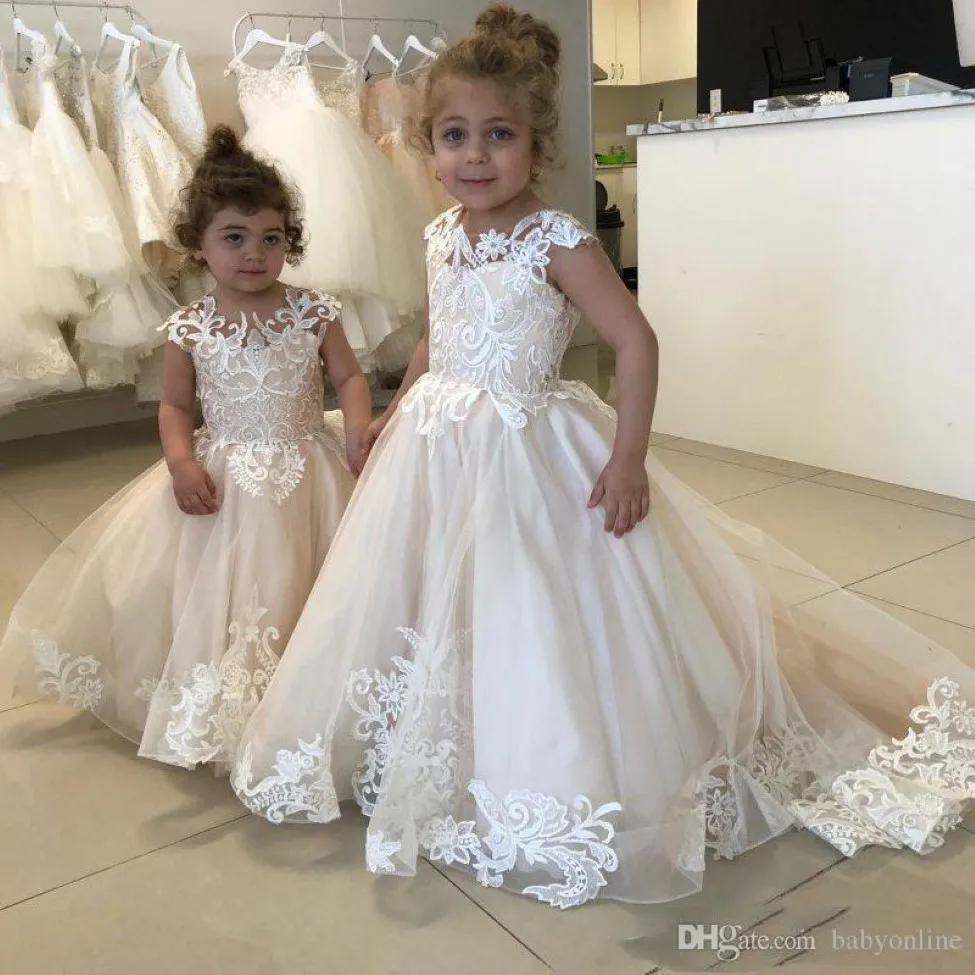 Новые элегантные кружевные аппликационные цветочные платья для свадебных пуговиц обратно для малышей.