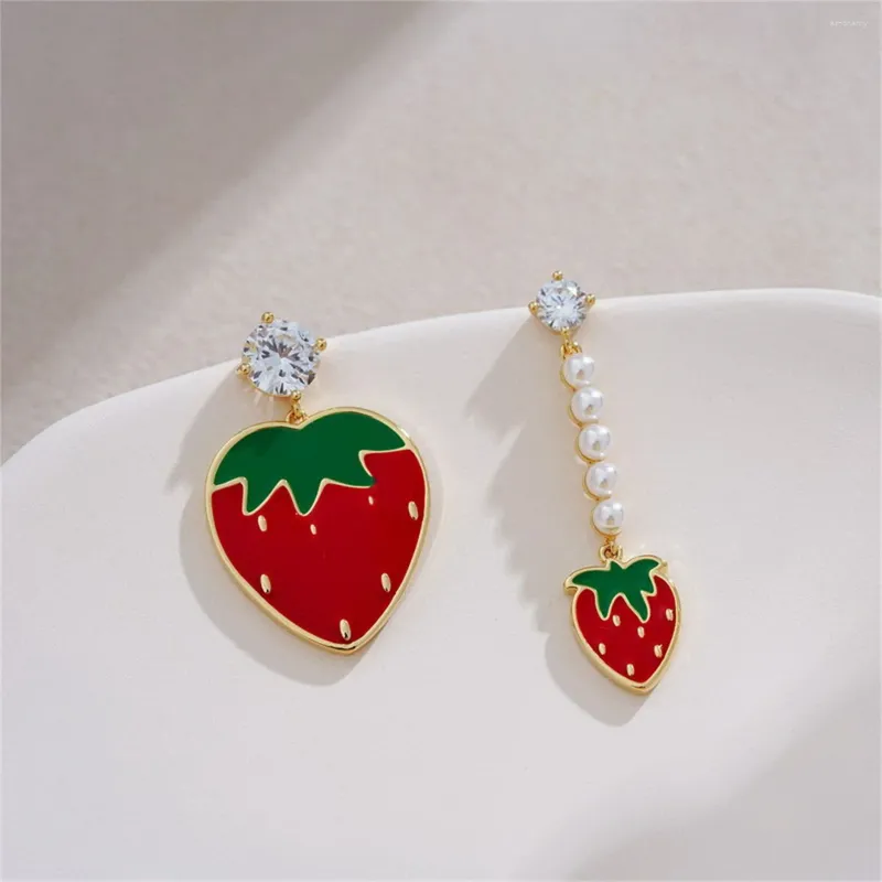 Dingle örhängen japan korea söt jordgubbe för kvinnor asymmetrisk pärla frukt dropp tjej smycken fest present brincos