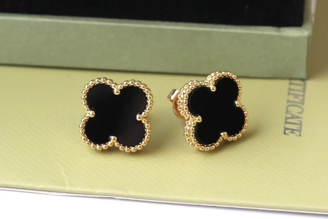 Designer Clover Stud Earrings Retro Clover Back Pearl Mother Stainless Steel Gold Studs Wedding Jewelry Gifts