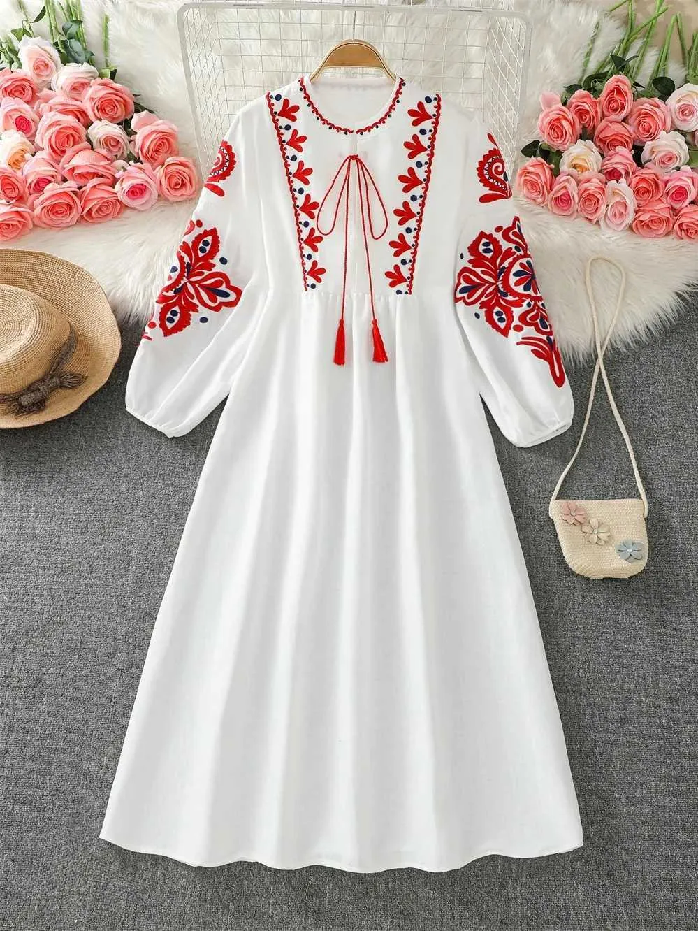 Robes décontractées de base robe bohème femme style ethnique de fleur brodée coule rond lanterne manche robe plissée de poids de poids paradigme long vestl2405