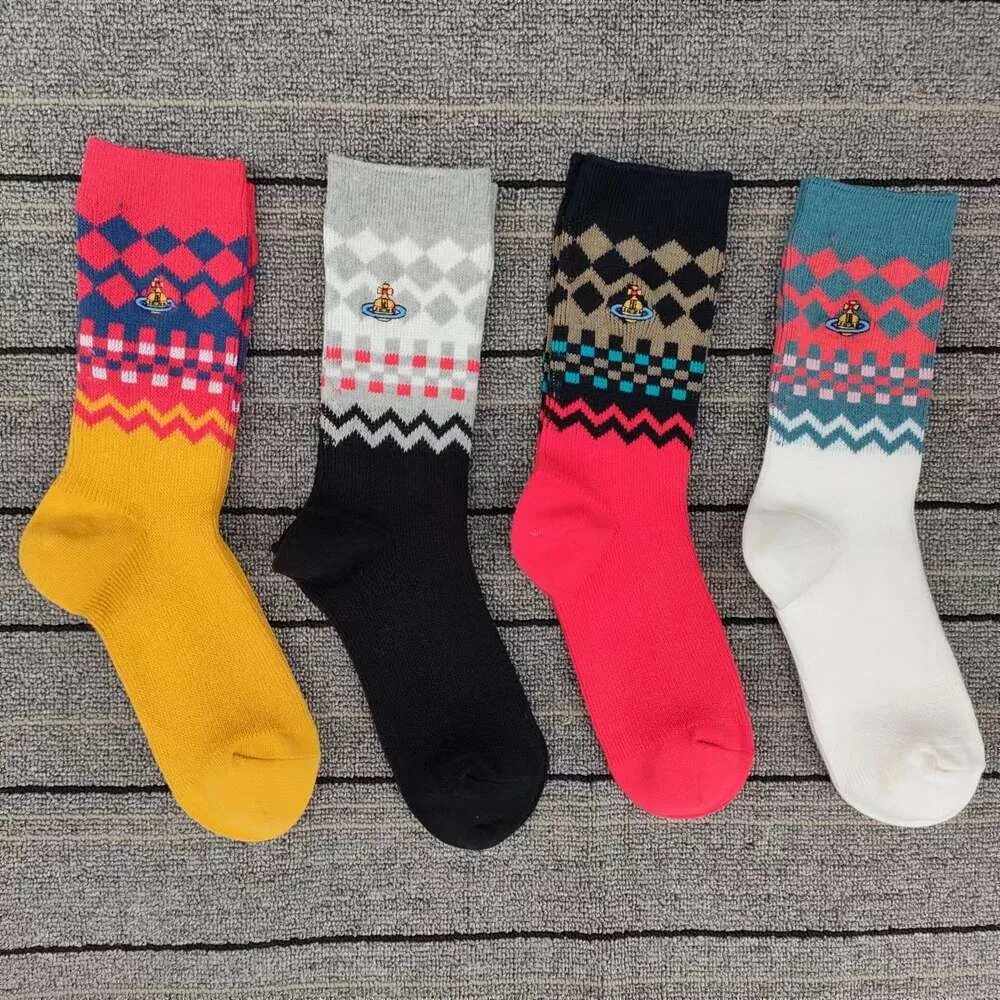 Herrstrumpor Nya västerländska kejsarinnan Dowager broderade bomullsstrumpor Färg Blockering Vind Svett-absorberande och andningsbar Midlängd Kvinnor Double Needle Socks L2pm