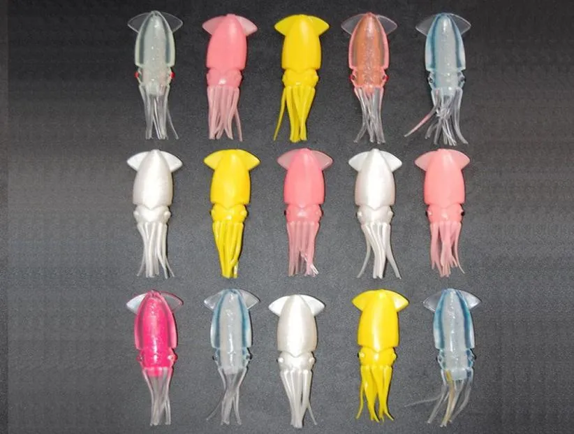 15pcs 8cmソフトプラスチックイカ釣りジグのための混合色のビッグゲーム釣りluminous squidスカート人工ジギングbait6475706
