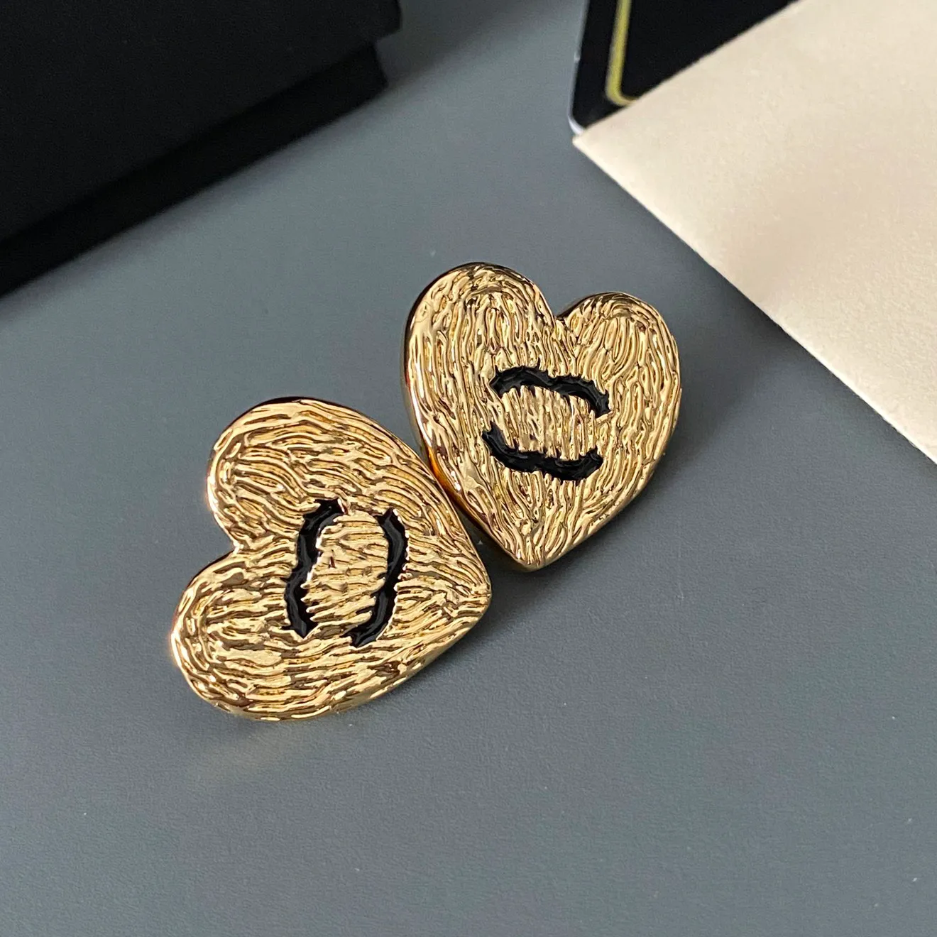 Charm 18K Altın Lüks Lüks Marka Tasarımcıları C-Metters Stud Geometrik Klasik Kadın Kalp Küpe Düğün Partisi Jewerlry A1550