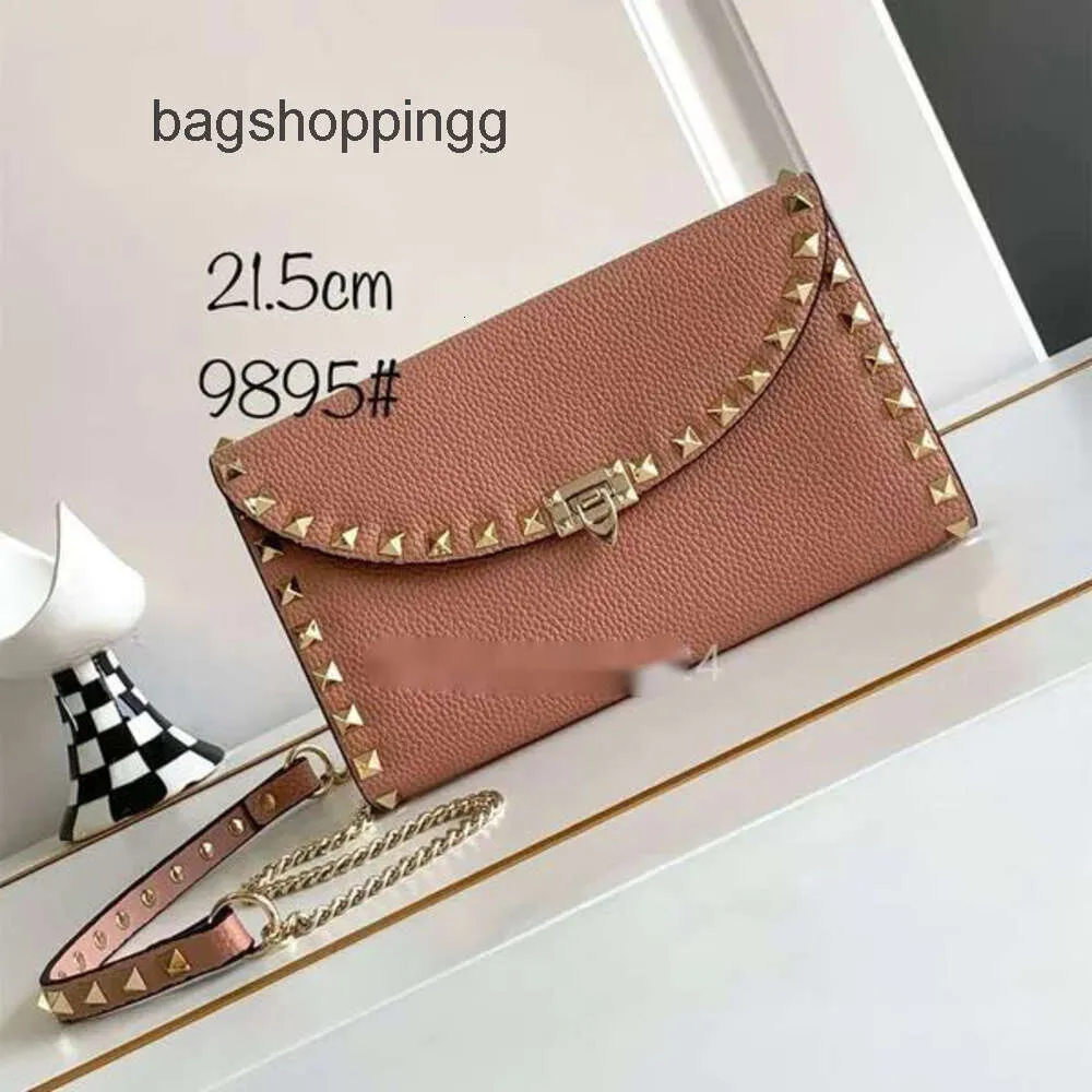 Purse Crossbody Vo Cowhide Square Lady Fashion Event 2024 Sacs pour femmes Small Rock Rock Rivet Stud New Vallenteo Leather Sac Chain à main sac à main Jodm