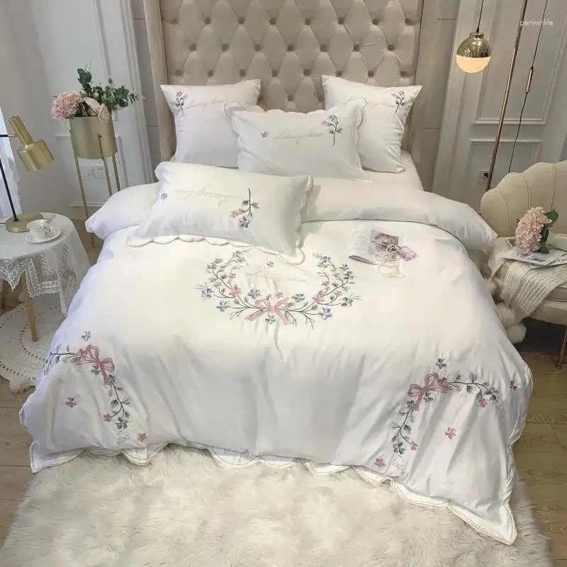 Set di biancheria da letto 47 ricamo floreale per casa set rosa bianco satinato come tela fiumino in cotone di seta/foglio di cuscinetto del tela