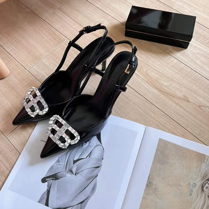 Mode vrouwen sandalen cagole 60- 80 mm pompen Italië klassieke zilveren knopdecoratie zwart octrooi lederen enkelbanden ontwerper bruiloftsfeest sandaal hoge hakken EU 34-42