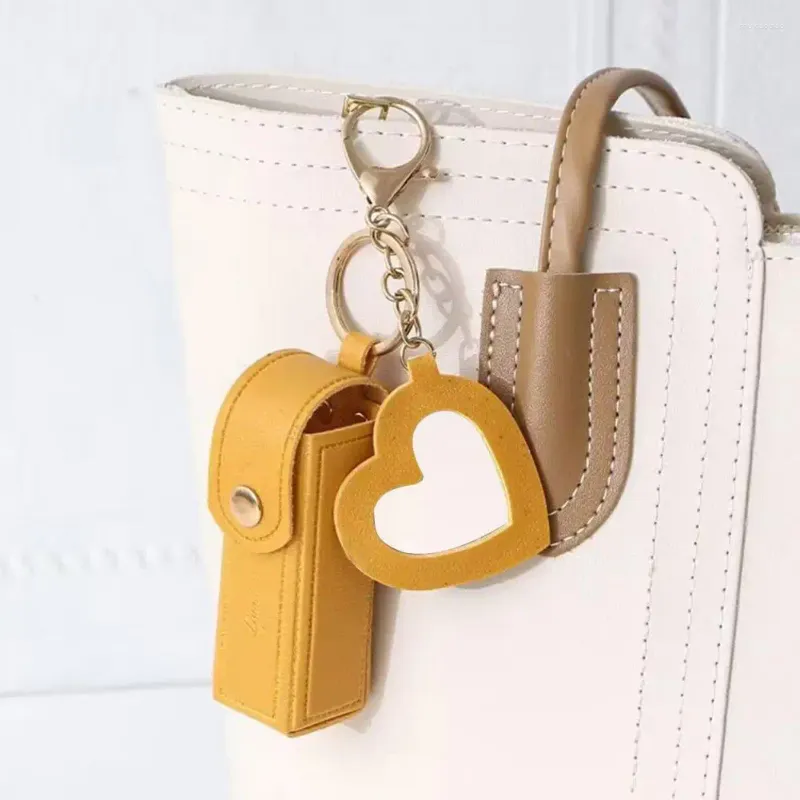 Förvaringspåsar Kompakt läppstifthållare Stylish Bag Keychain with Heart Pendant Mini Container Lobster Clip Faux för handväska