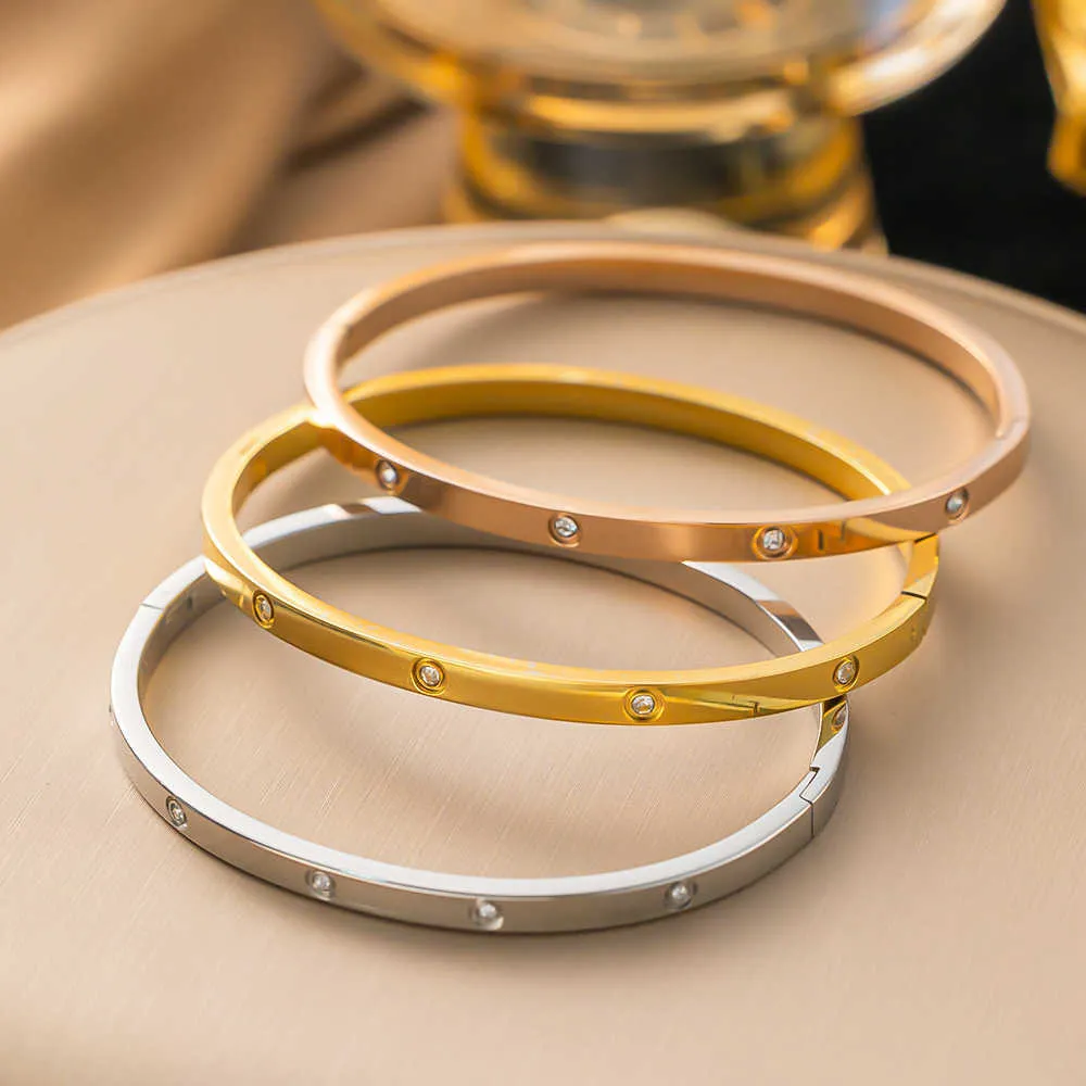 Bracciale esclusivo degli amanti per mostrare le donne bracciale singolo di cartoncino di moda amore con un carrello comune e un braccialetto di famiglia C