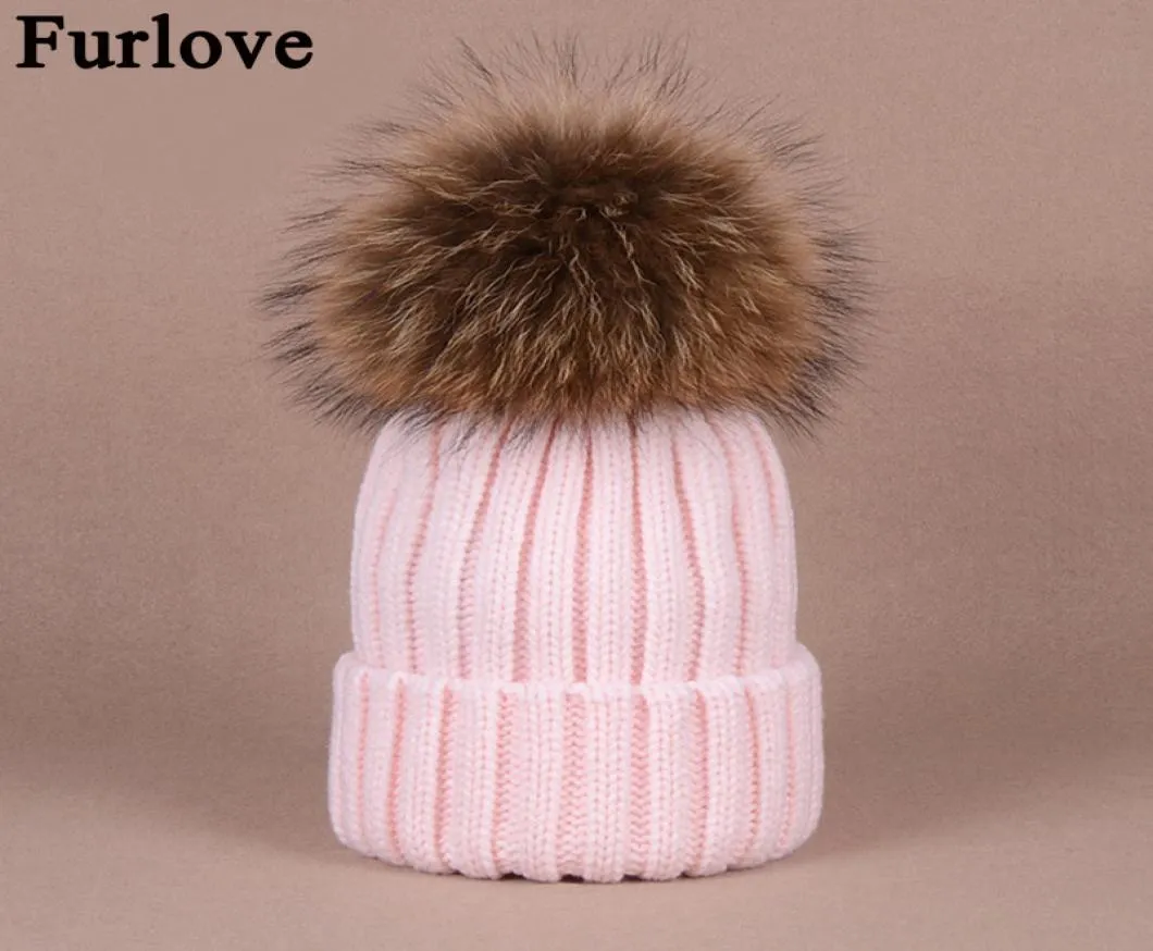 FURLOVE REAL RACCOON FUR WOMen039s Gat de invierno Fur genuino Pompom Mujeres Bobble Bobble Ski Gorra de invierno Sombreros para mujeres Skullie5591493