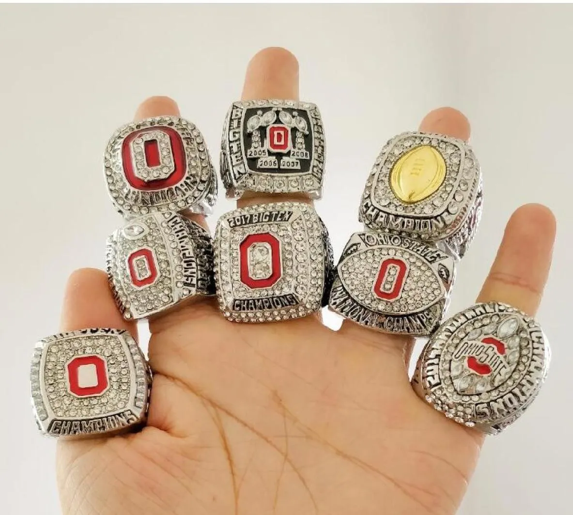 8PCS 2002 2008 2009 2014 2014 2017 2017 Ohio State Buckeyes National Drużyna Zestaw Pierścień z drewnianymi pudełkami Mężczyźni 3566229