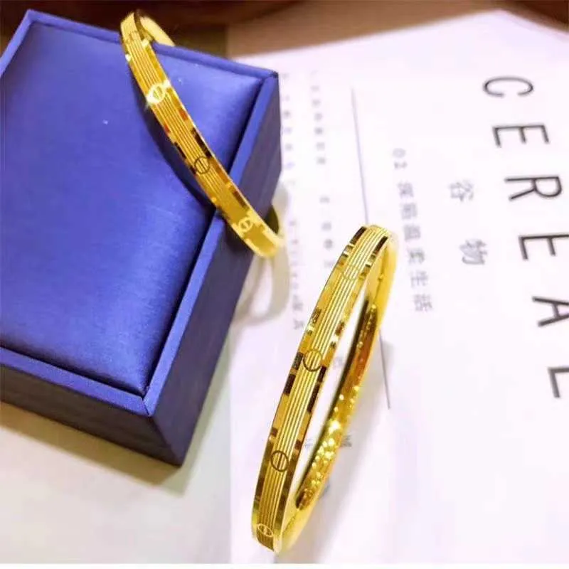 Peoples erste Wahl, um ein wesentliches Armband Armband Blütenlicht Luxus mit gemeinsamem Karren und C -Familienarmband