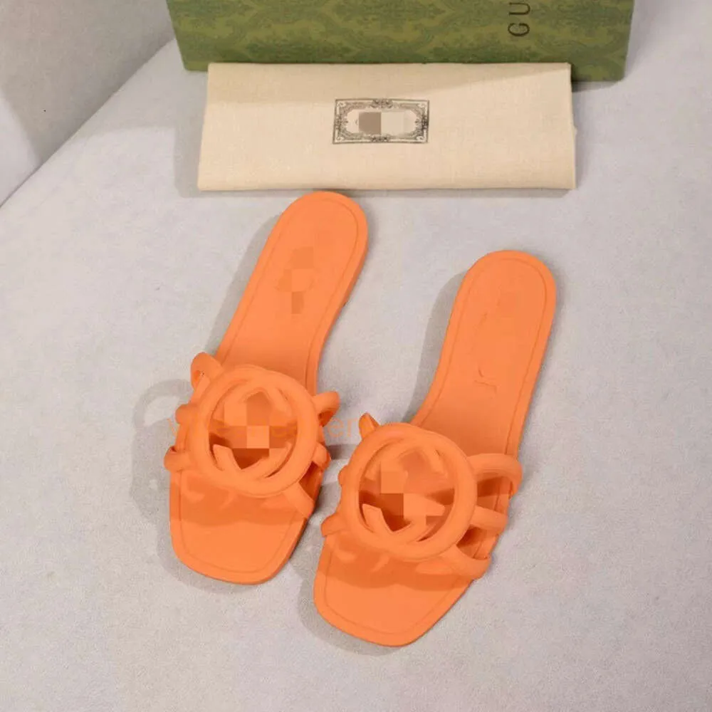 sandales de créateur Femmes talon g Hollow Jelly Color Slippers Spring / Summer Double G Mark Integrated Integrate Injection Mouillage Sandales de tête carrée