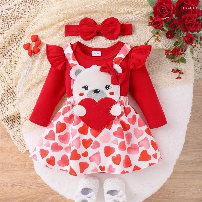 Kläderuppsättningar Baby Girls Valentine S Day Outfits Solid Color Rompers Bear Patch Heart Print Suspender kjolar pannband 3 st. Fallkläderuppsättning